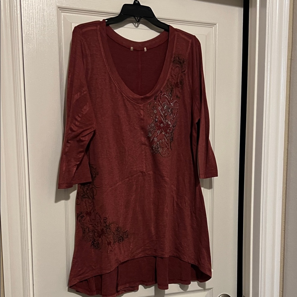 Women’s 3/4 Sleeve High-Low Top